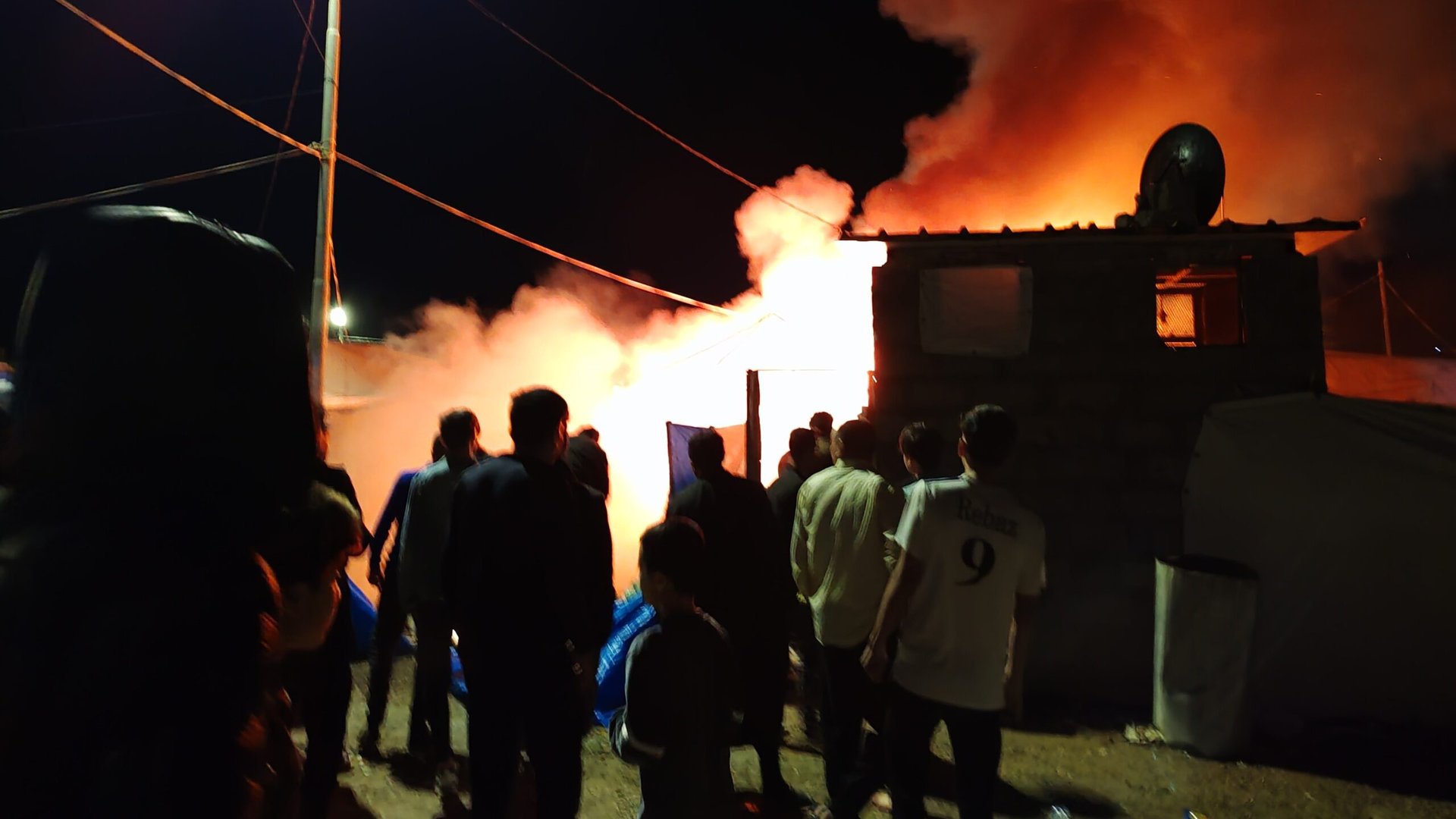 حريق يلتهم خيمة لنازحي سنجار في زاخو بسبب تماس كهربائي.. الدفاع المدني لم يصل