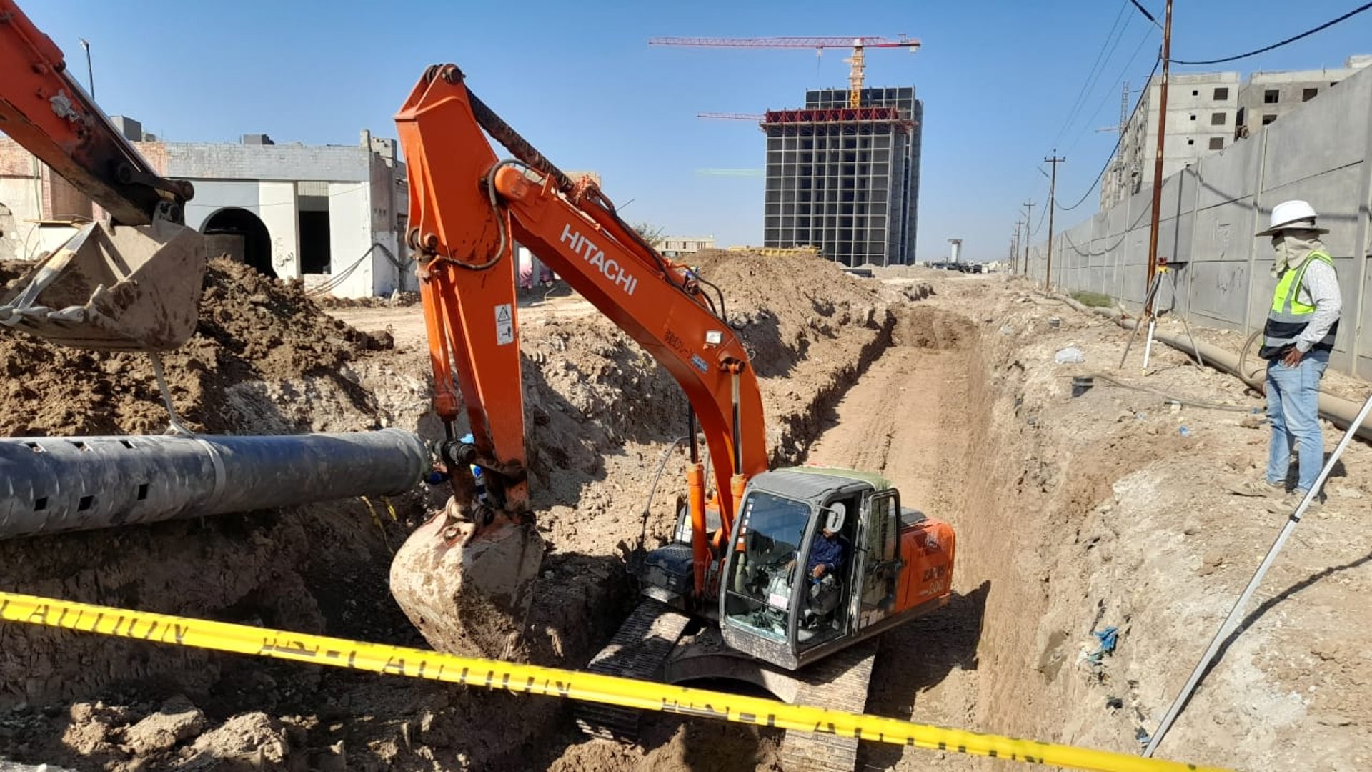 صور: حي بغدادي يرى آليات حفر مجاري لأول مرة.. طال انتظاركم سنوات!