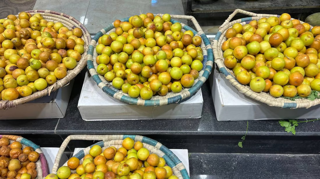 Basra markets flourish with in-season nabq varieties