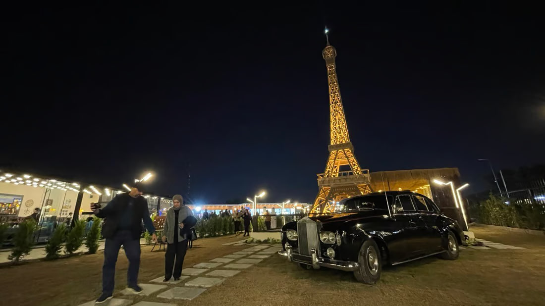 Baghdad restaurant introduces unique experience with Eiffel Tower replica