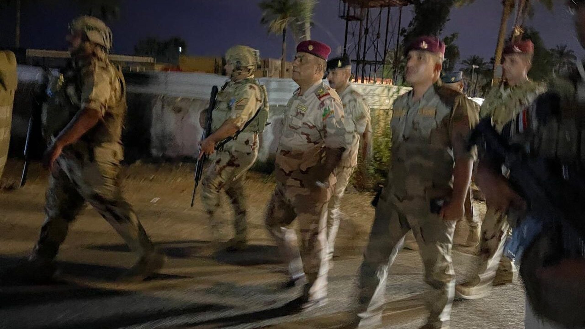 عمليات بغداد تنشر صور لجولة قائد الفرقة السادسة في الطارمية