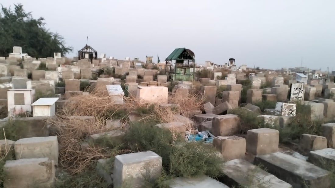 صور: نبش قبور الأطفال مؤلم شرقي بغداد.. كيف نحفظ “حرمة الموتى”؟