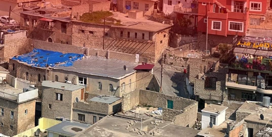 Akre to replace blue tarp on rooftops with neutral grey for Newroz