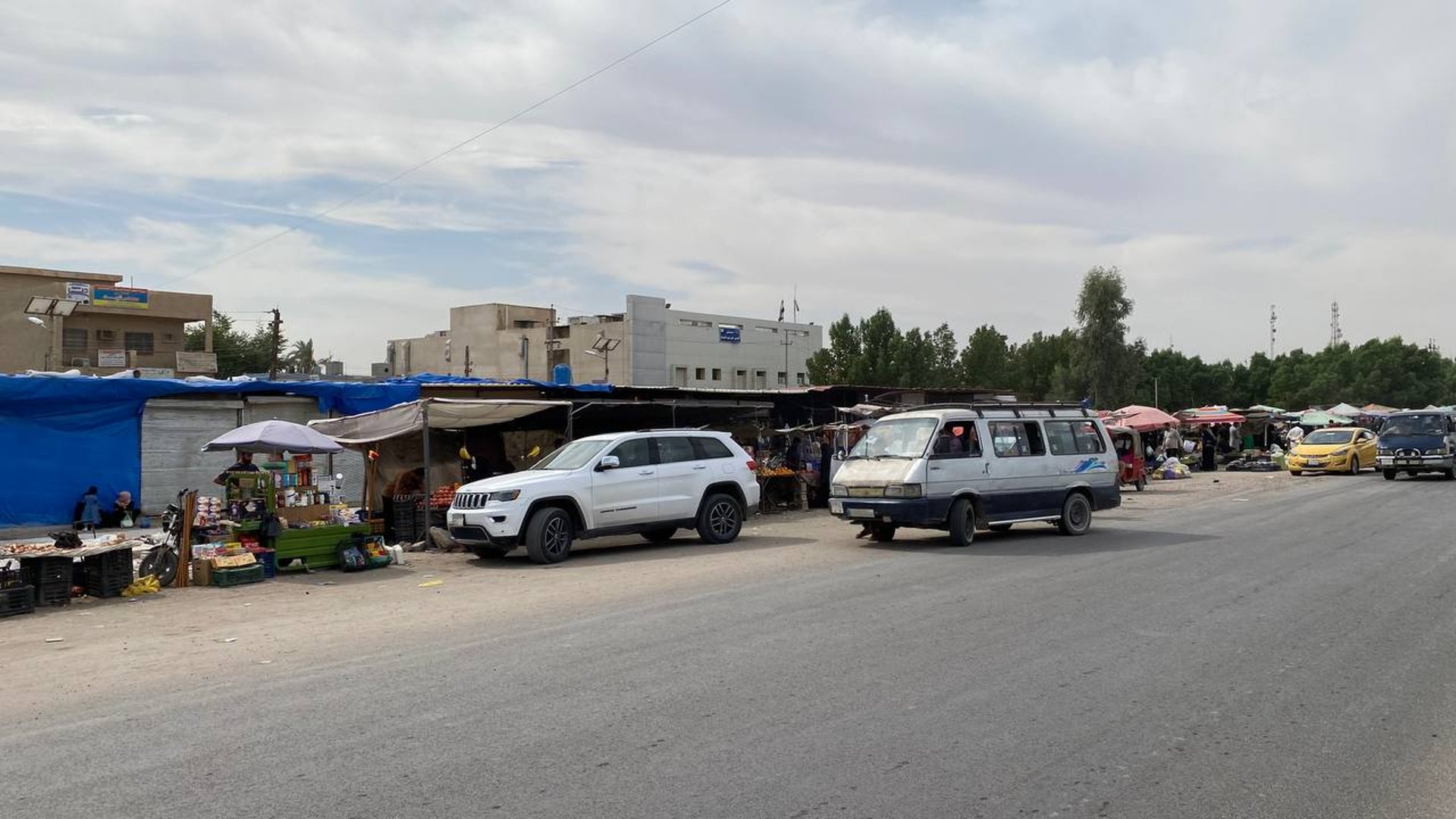 مشكلة بسطات أبو غريب عند نقطة الصفر.. الباعة لا يريدون السوق الجديد! (صور)