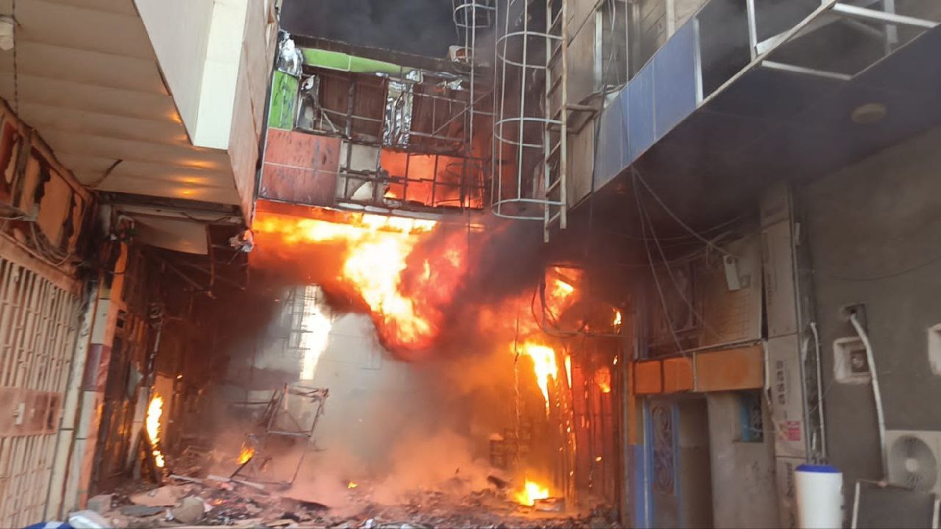 Fire contained in Samawah commercial district