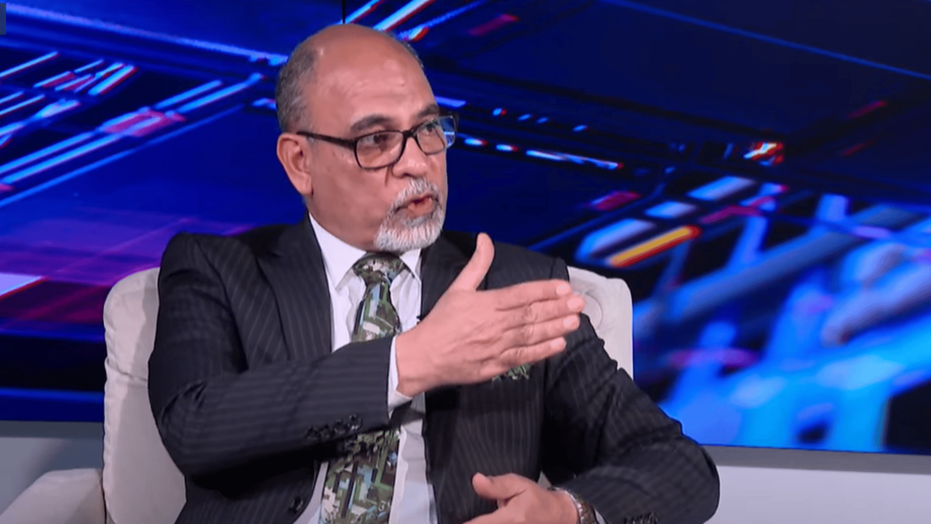 العراق يمنع "سايبا" إيران ويفحص السكائر والذهب بدقة.. مهلة 1 تموز رغم التعقيدات