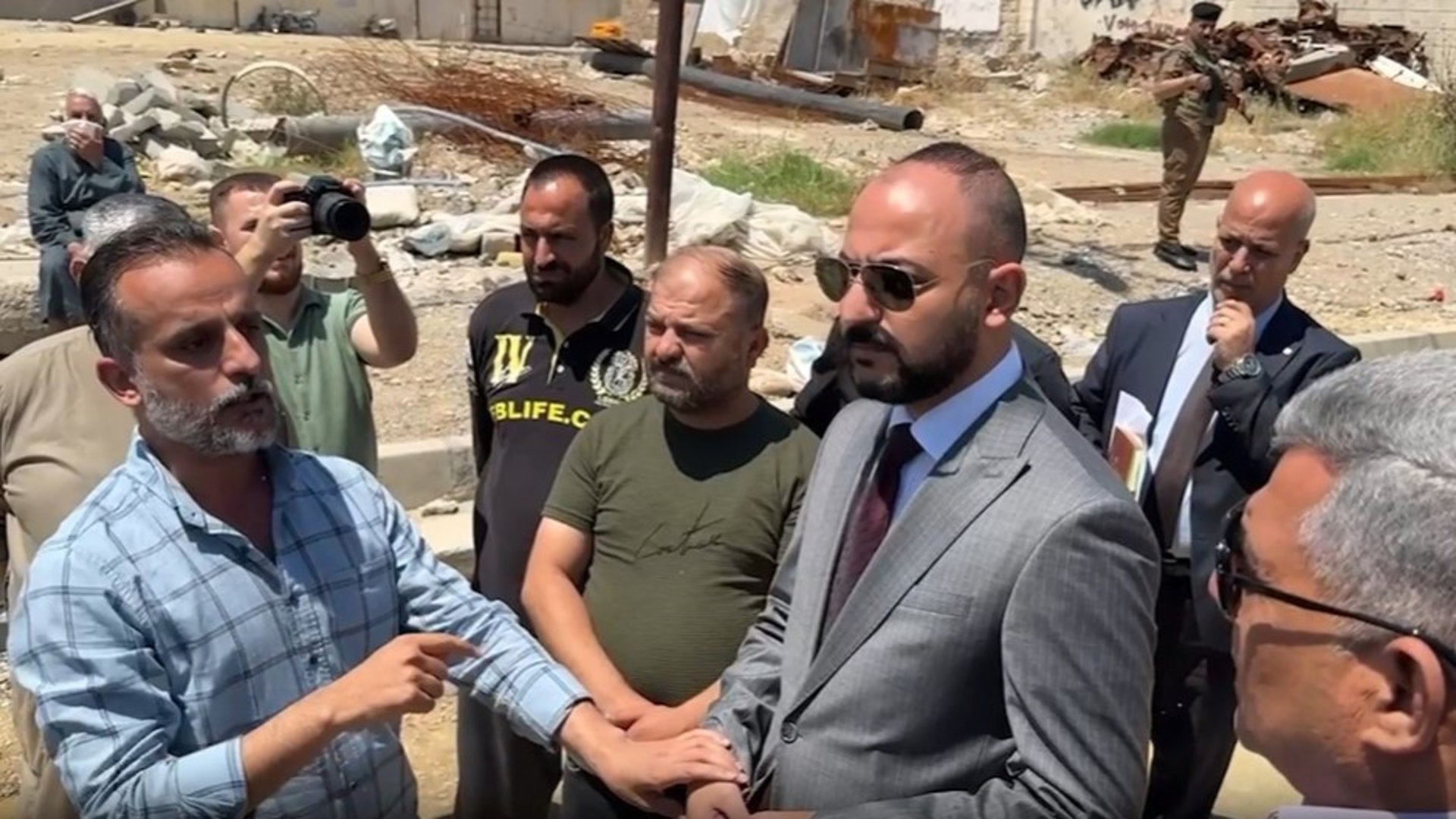 فيديو: عتاب شديد من حي الطيران في الموصل.. ماذا لو كان جيراننا مسؤولاً كبيراً؟!