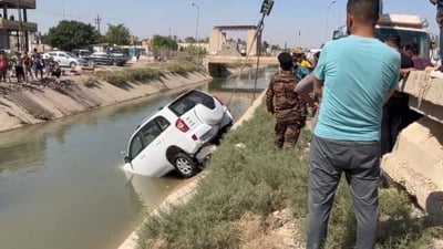 سقوط عجلة في نهر خريسان بديالى .. تعرف على السبب (فيديو)