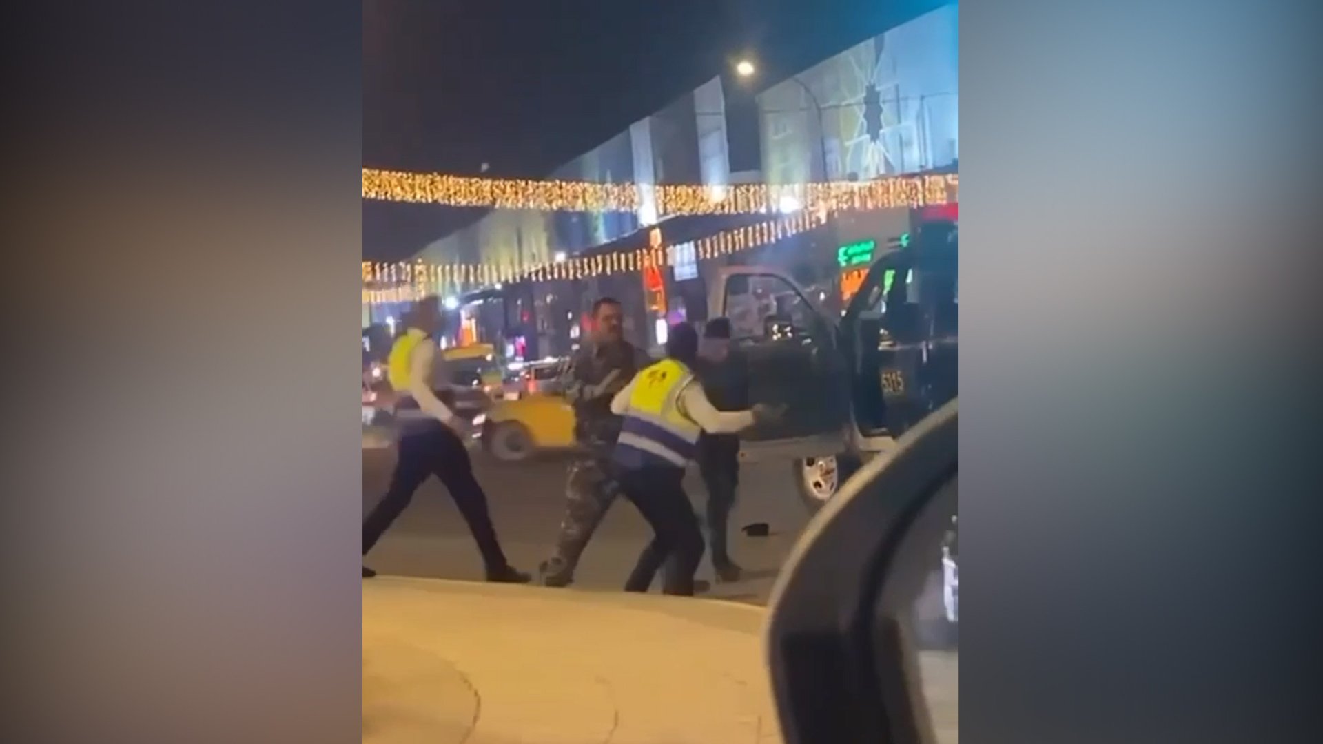 فيديو: زاوية أخرى لمعركة المنصور بين شرطي المرور والاتحادية قد تغير رأيك!