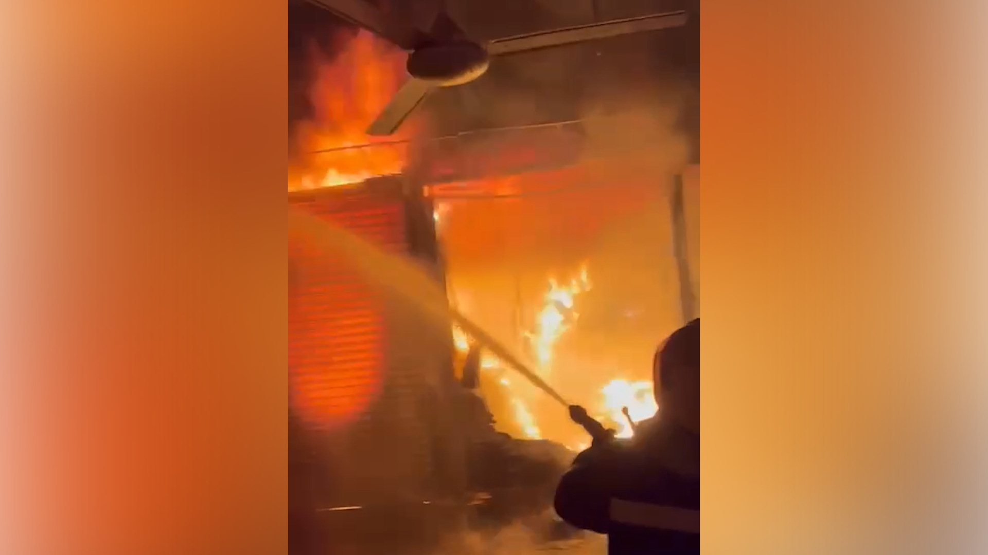 فيديو: الأمطار الغزيرة تخلف حريقاً في سوق البصرة القديمة