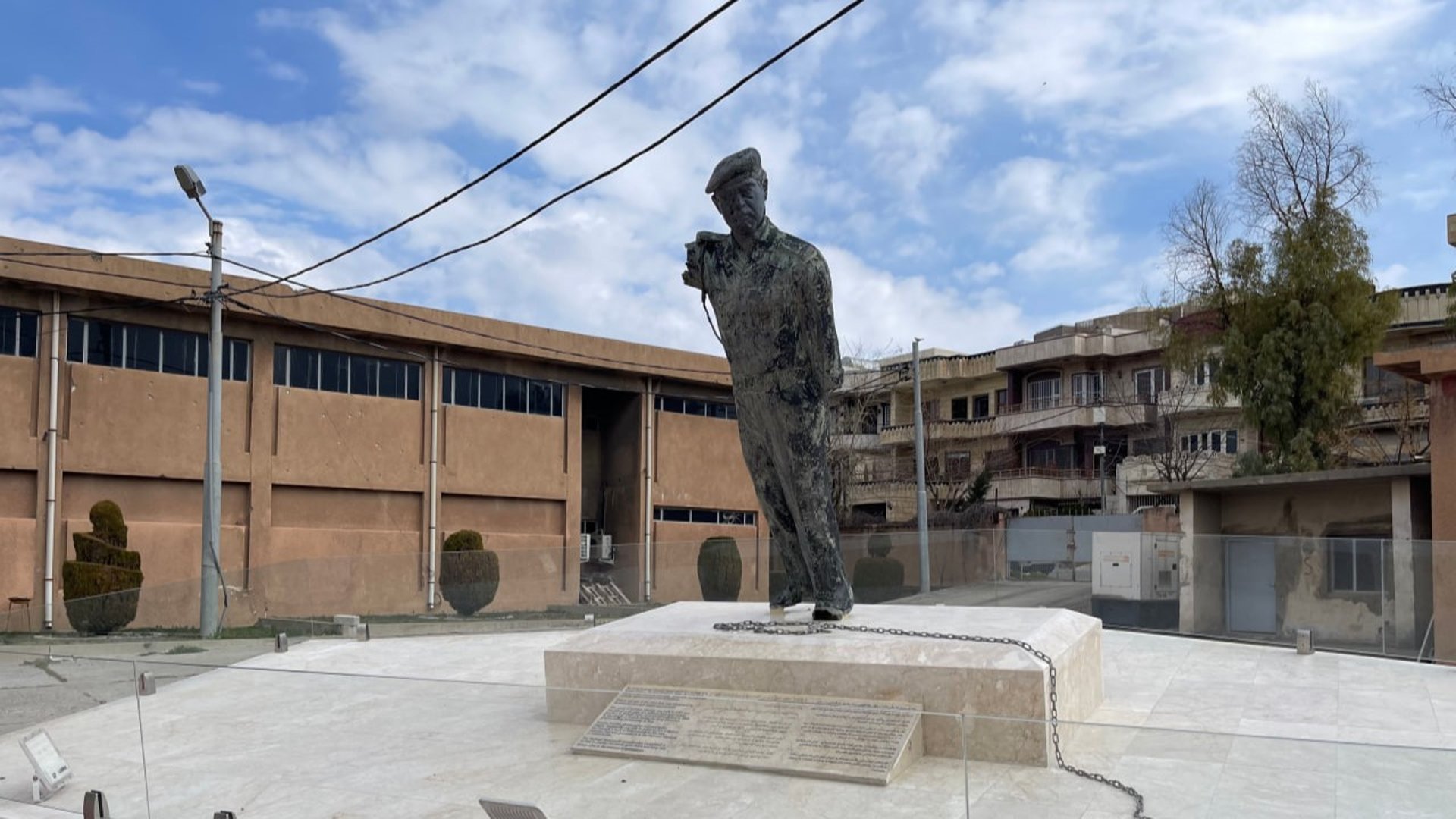 تمثال صدام حسين في السليمانية يثير جدلاً.. 