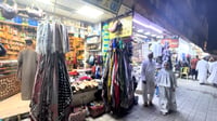 كأنك في حيدر آباد وكشمير.. مشاهد من سوق الهنود في كربلاء...