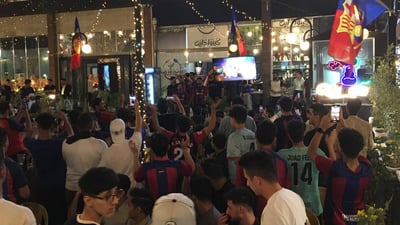 964 بين مشجعي برشلونة في المشخاب.. طرد اراوخو أزم الموقف وأثار قلق الكتلونيين