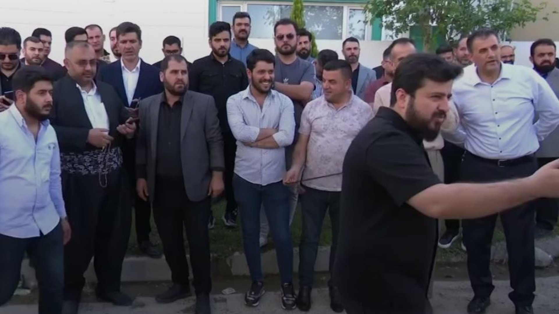 Iraqi forces detain Kurdistan  media team in disputed Kirkuk