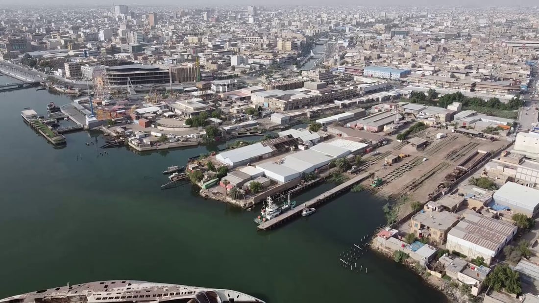 منظر جوي.. جزيرة في البصرة أصلحت بواخر الإنكليز وجمعت ضرائب السفن ...