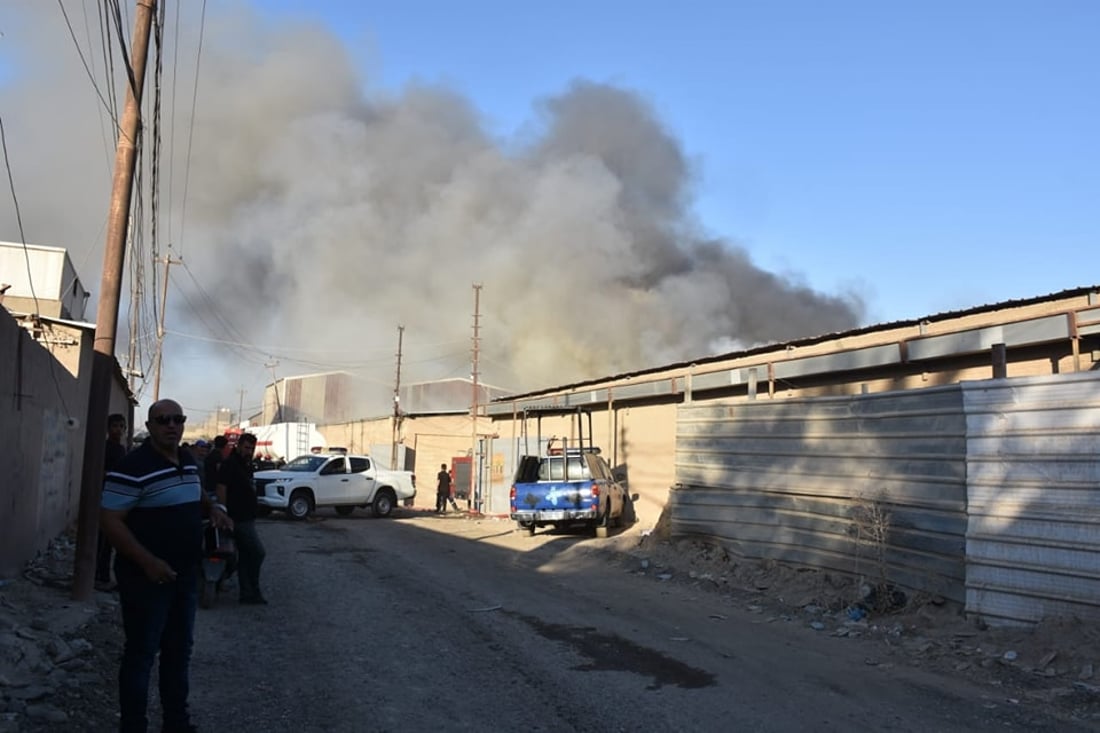 قبل قليل في بغداد.. 30 فرقة تخمد حريقاً اندلع في مخازن للخشب بحي تونس (صور)