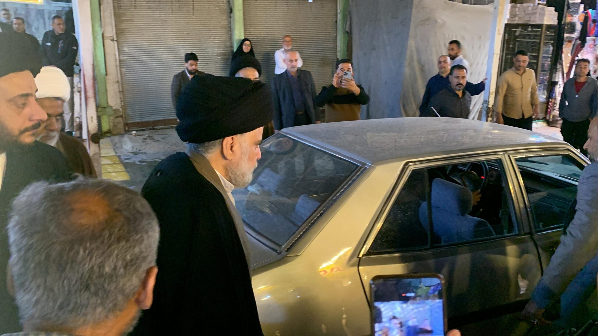 لقاء الصدر والمرجع السيستاني "خاص جداً" ولا مجلس للعزاء.. نائب سابق