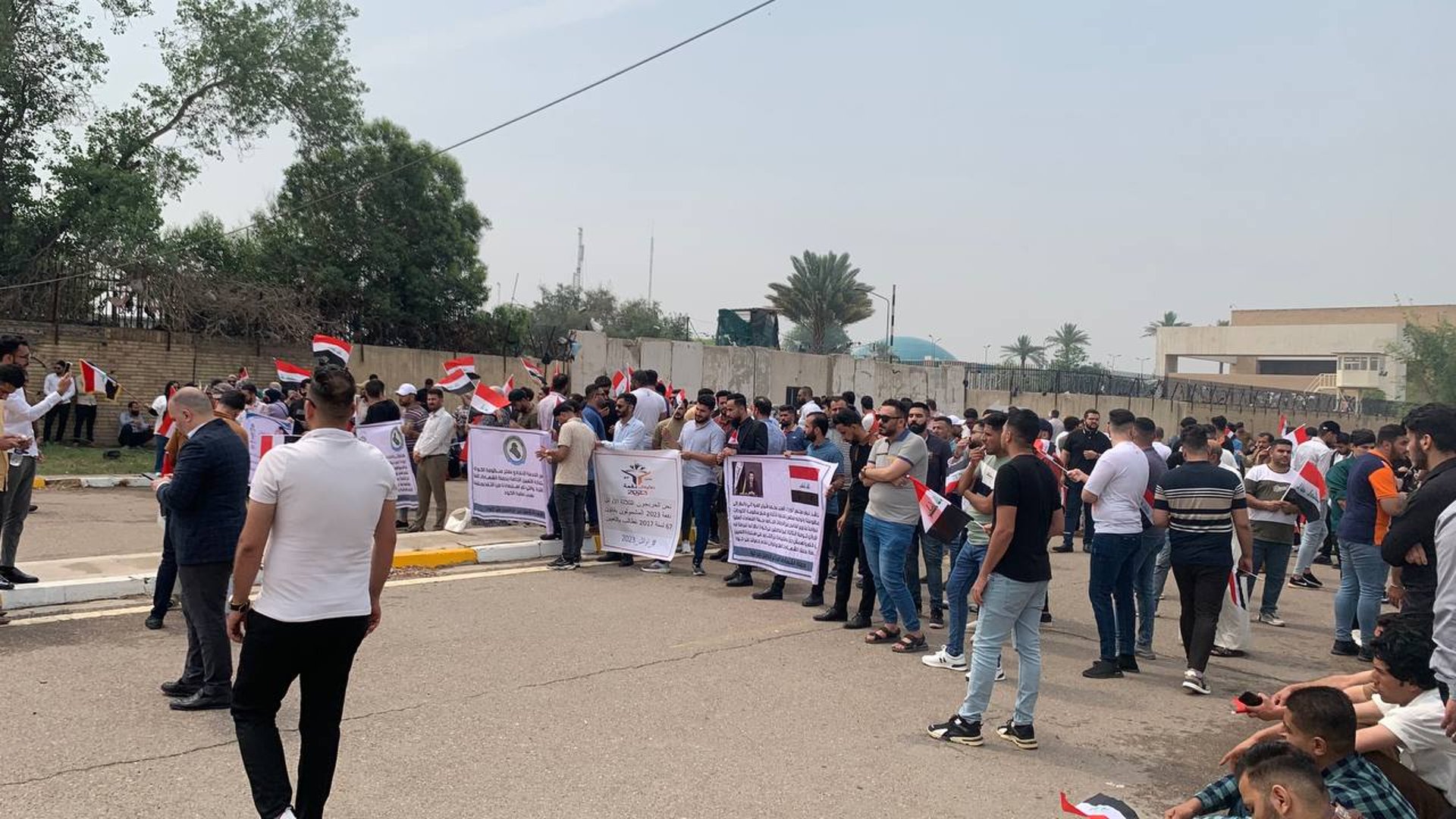 أوائل 2023 يتظاهرون وسط بغداد: لديكم 9 آلاف وظيفة فائضة.. افتحوا 