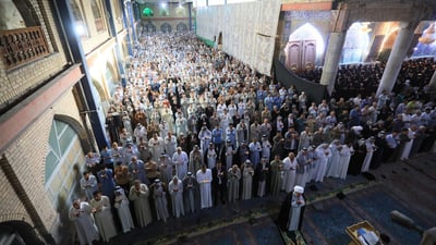 صور من صلاة العيد في مزار الإمام القاسم جنوب الحلة