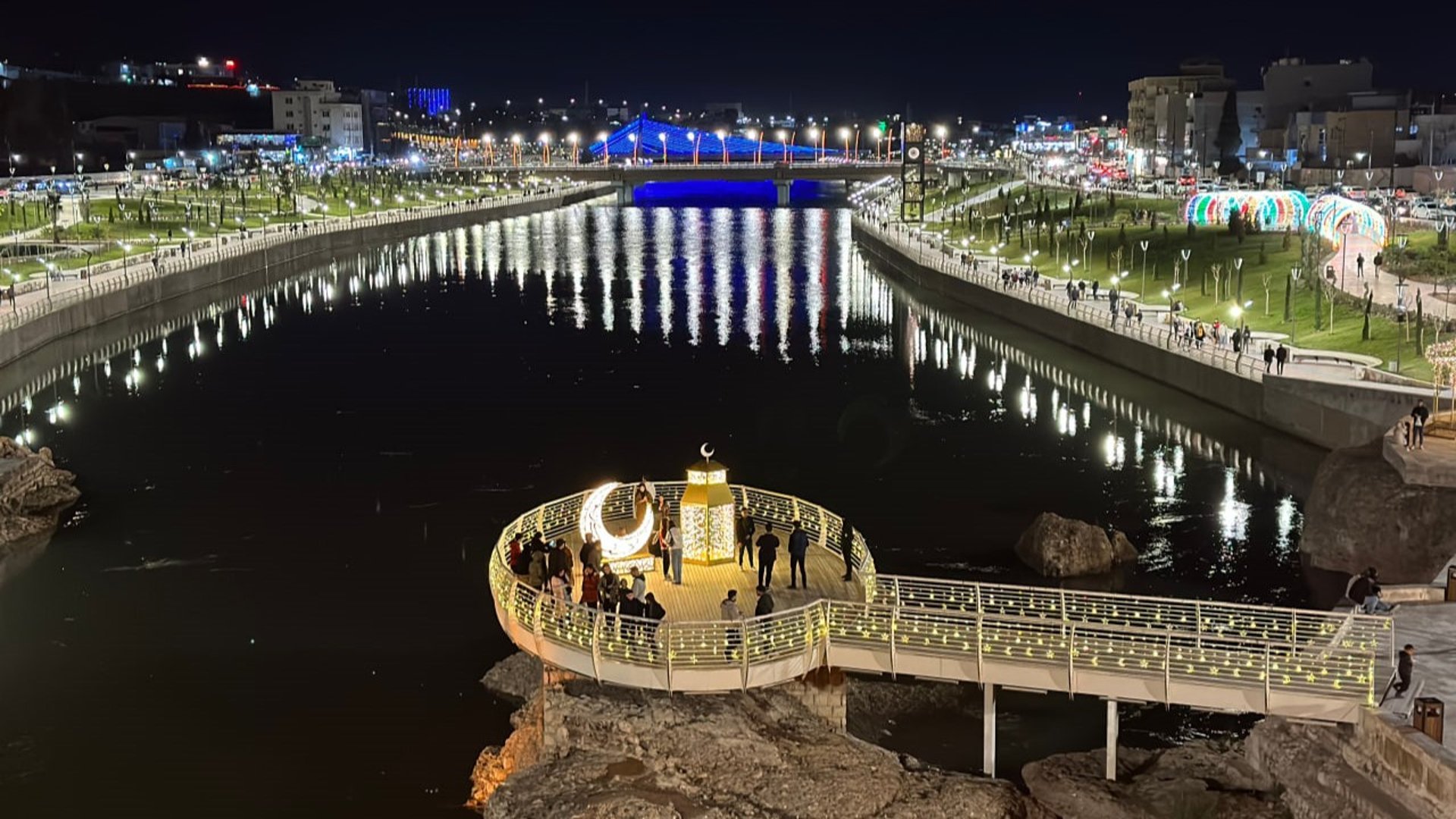 صور من ليالي رمضان الساحرة على ضفة الخابور في زاخو.. العوائل تتنزه قبل ...