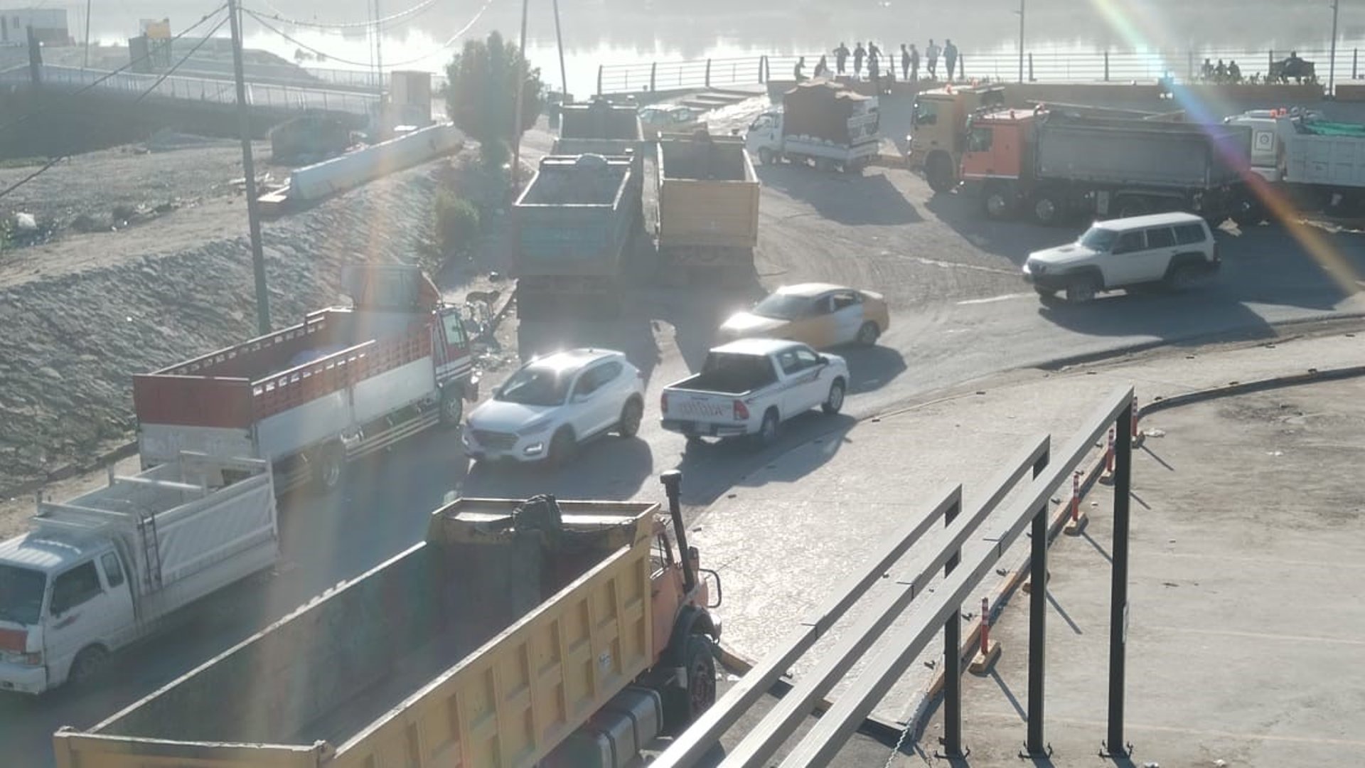 صور: دخول الشاحنات إلى المنطقة الخضراء يربك القادسية.. "أوقفوها بعد السيطرة"
