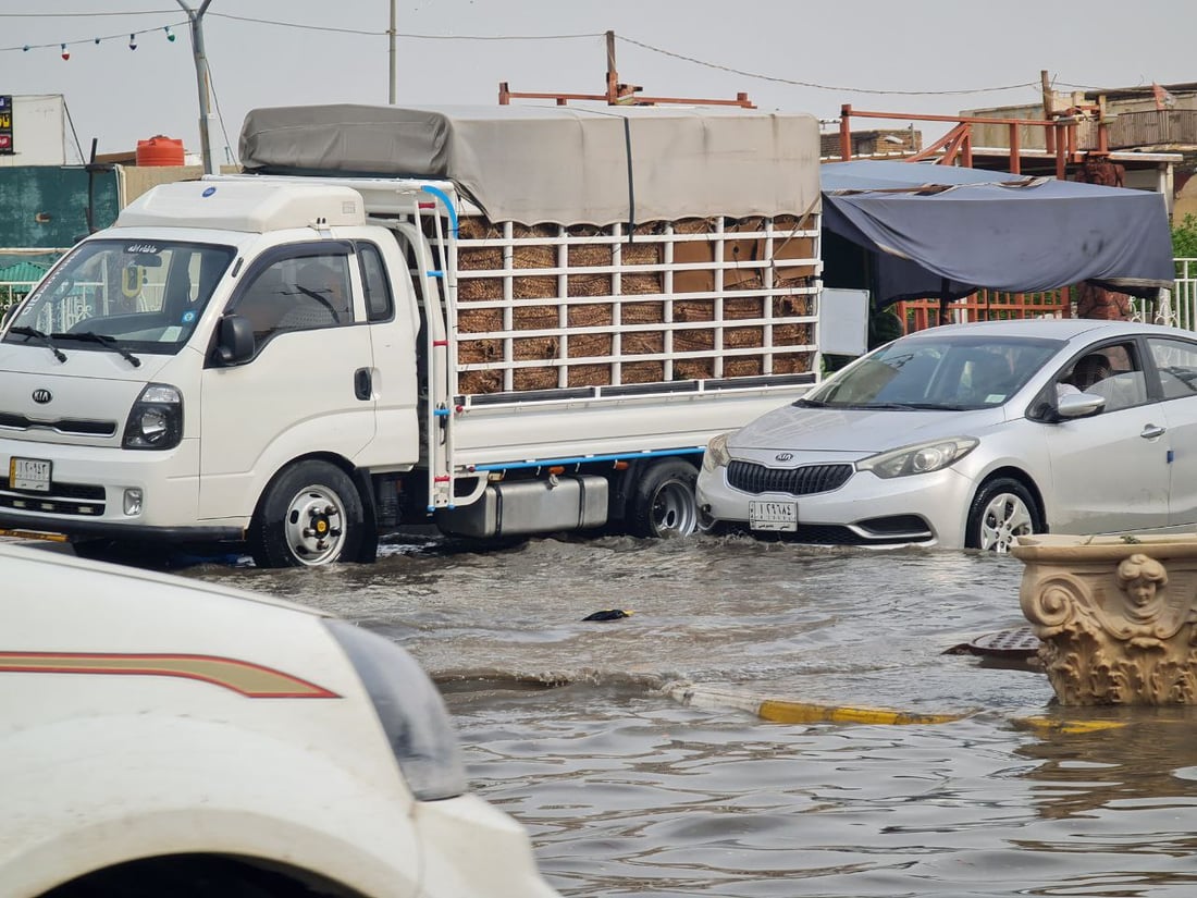 صور من السماوة اليوم: الأمطار أغرقت شوارع حي الصدر والضجرية والعسكري