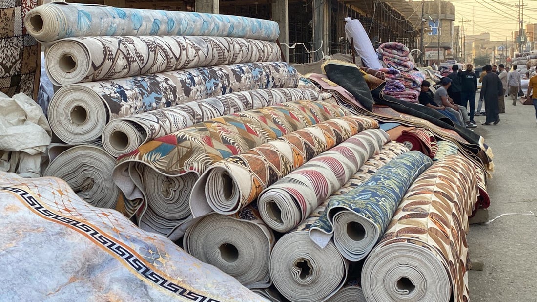 الناصرية: تجار سوق المفروشات مترددون في “مسواگ” الصيف ويقضون الوقت  بـ”السوالف” » +964