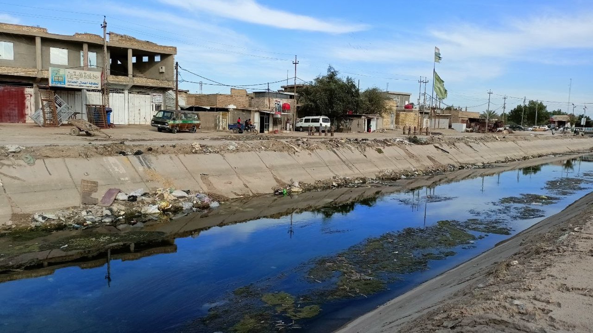 صور صادمة: مياه المجاري تختلط بالفرات والنفايات تغطي ضفاف طويريج » +964