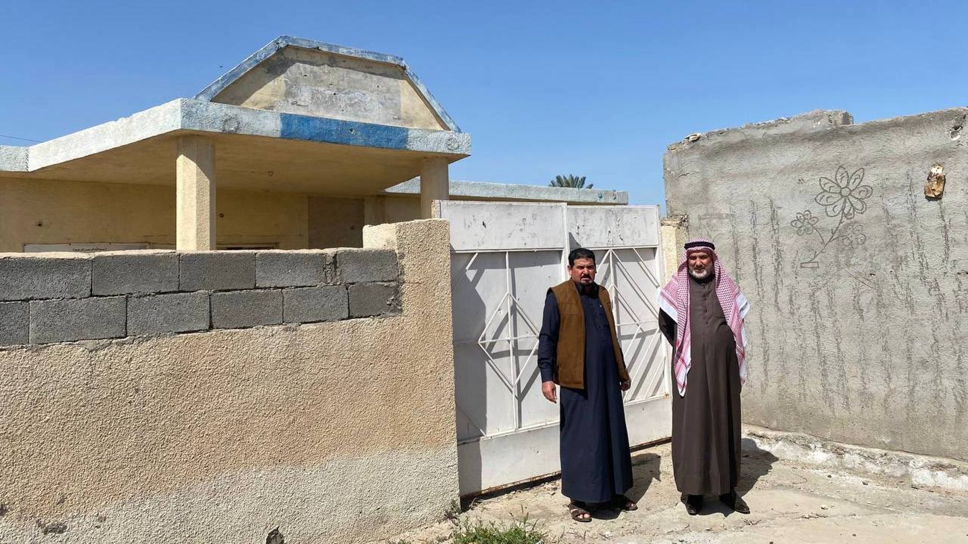 صور: مواطن في أبو غريب يهدي مبنى إلى الحكومة لافتتاح مركز صحي.. والصحة "تماطل"!