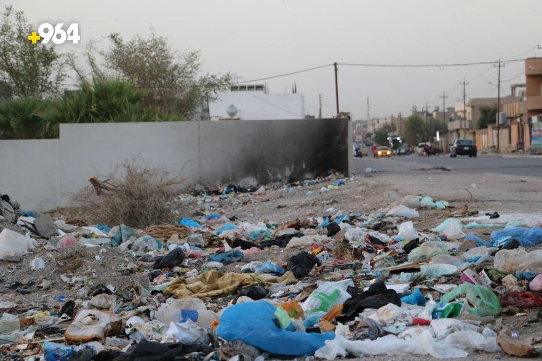 صور من كركوك: المدارس الحديثة لم تعد كذلك.. الأهالي حاصروها بحرائق النفايات