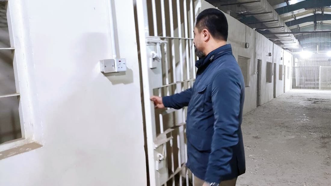 صور: وزير العدل يدخل سجن البلديات ويوجه بتوسعته لتخفيف الاكتظاظ