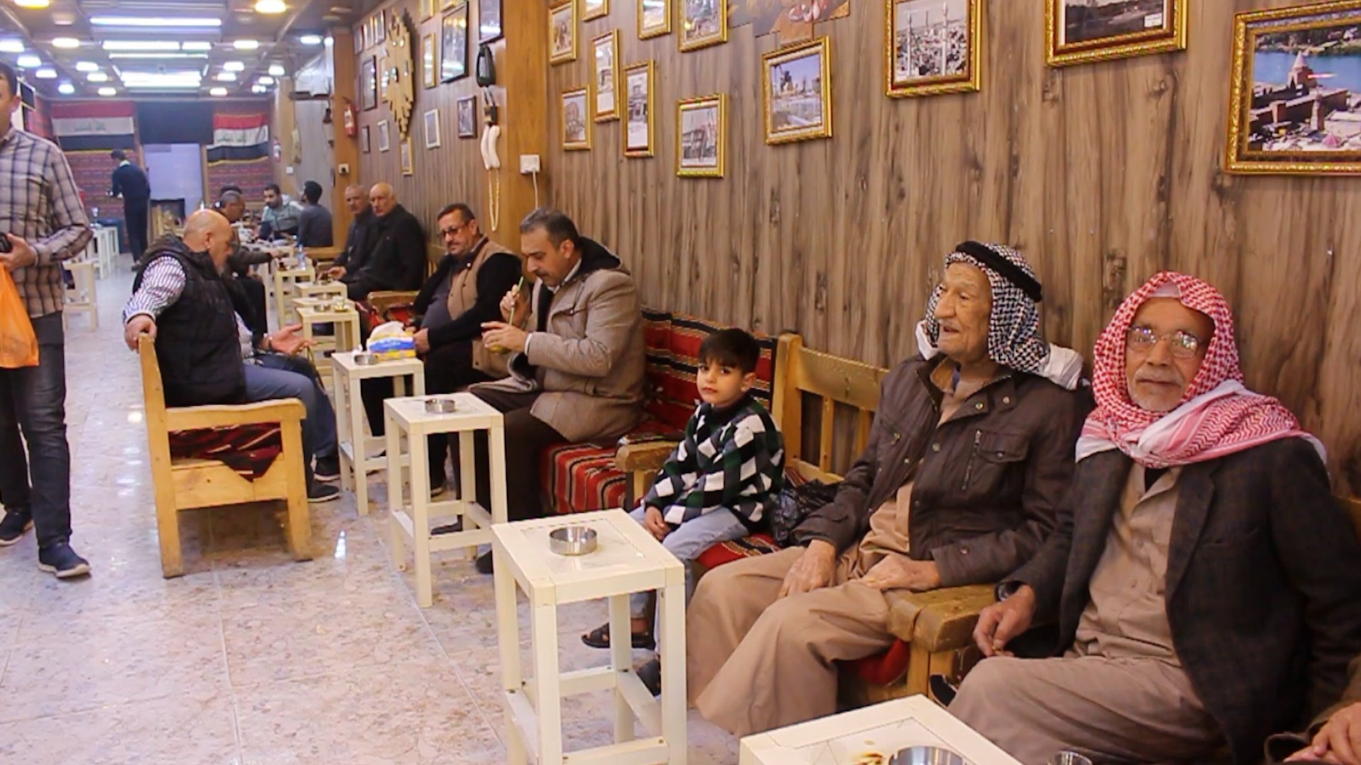 مقهى شعبي في منطقة راقية.. كباريّة حي النور الموصلي يجتمعون على 