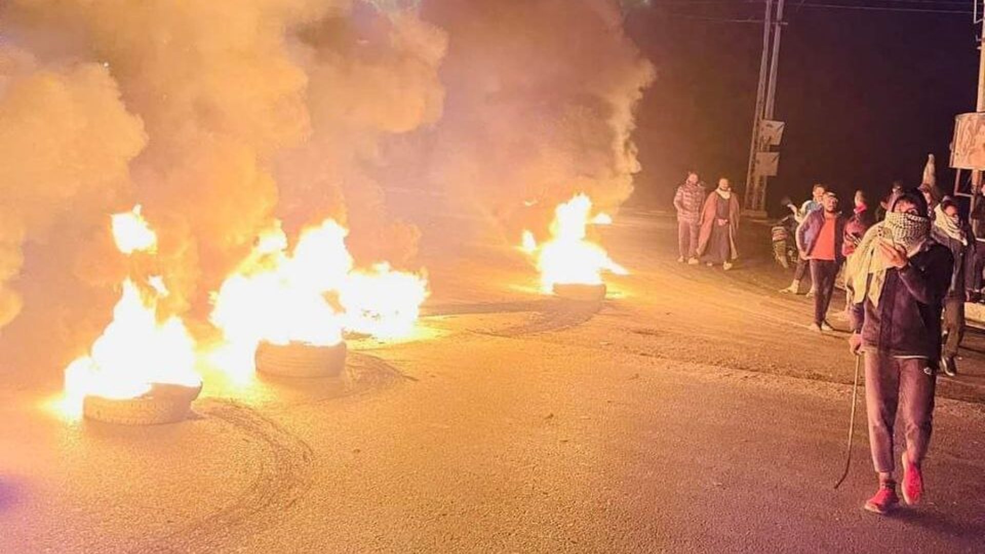 قرار السوداني يثير غضب الخريجين في الفهود.. تظاهرة ليلية للمطالبة بالتعيينات