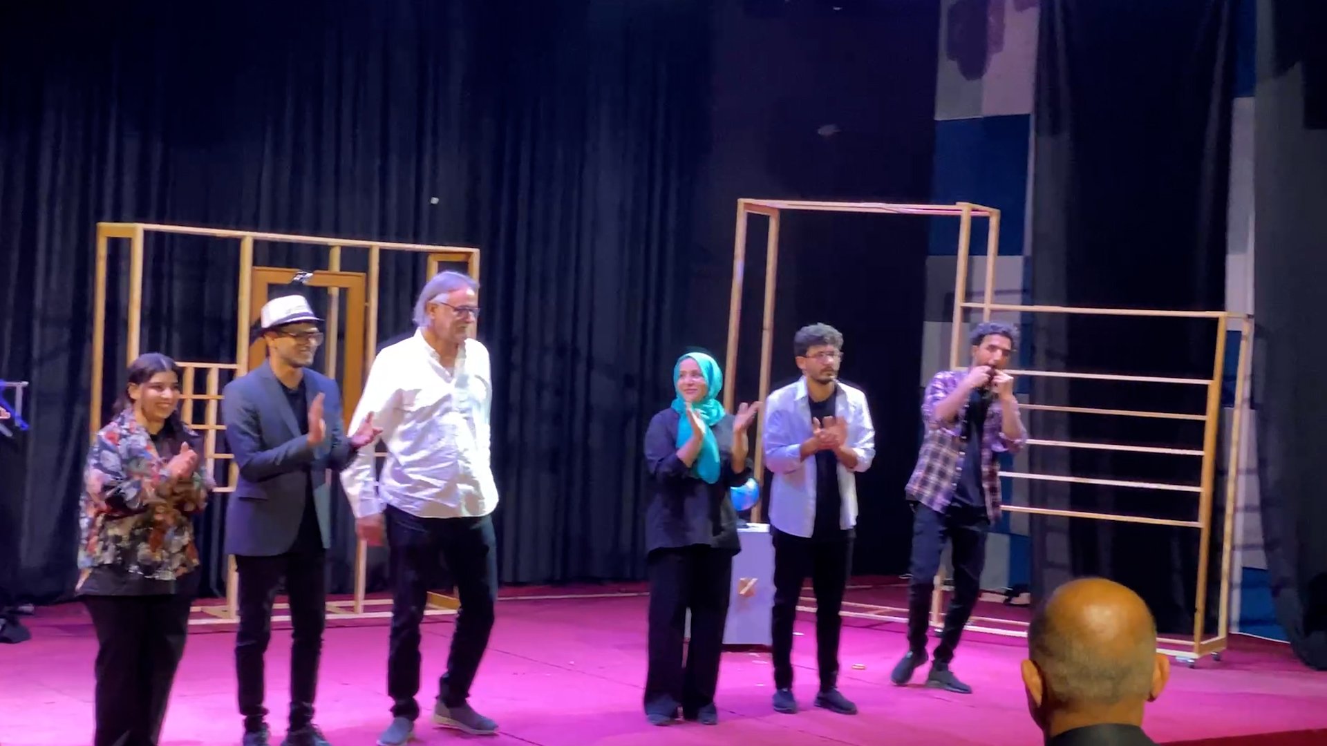 فيديو: محمود أبو العباس يفتح النار على التقاليد في البصرة.. مسرحية طوال العيد