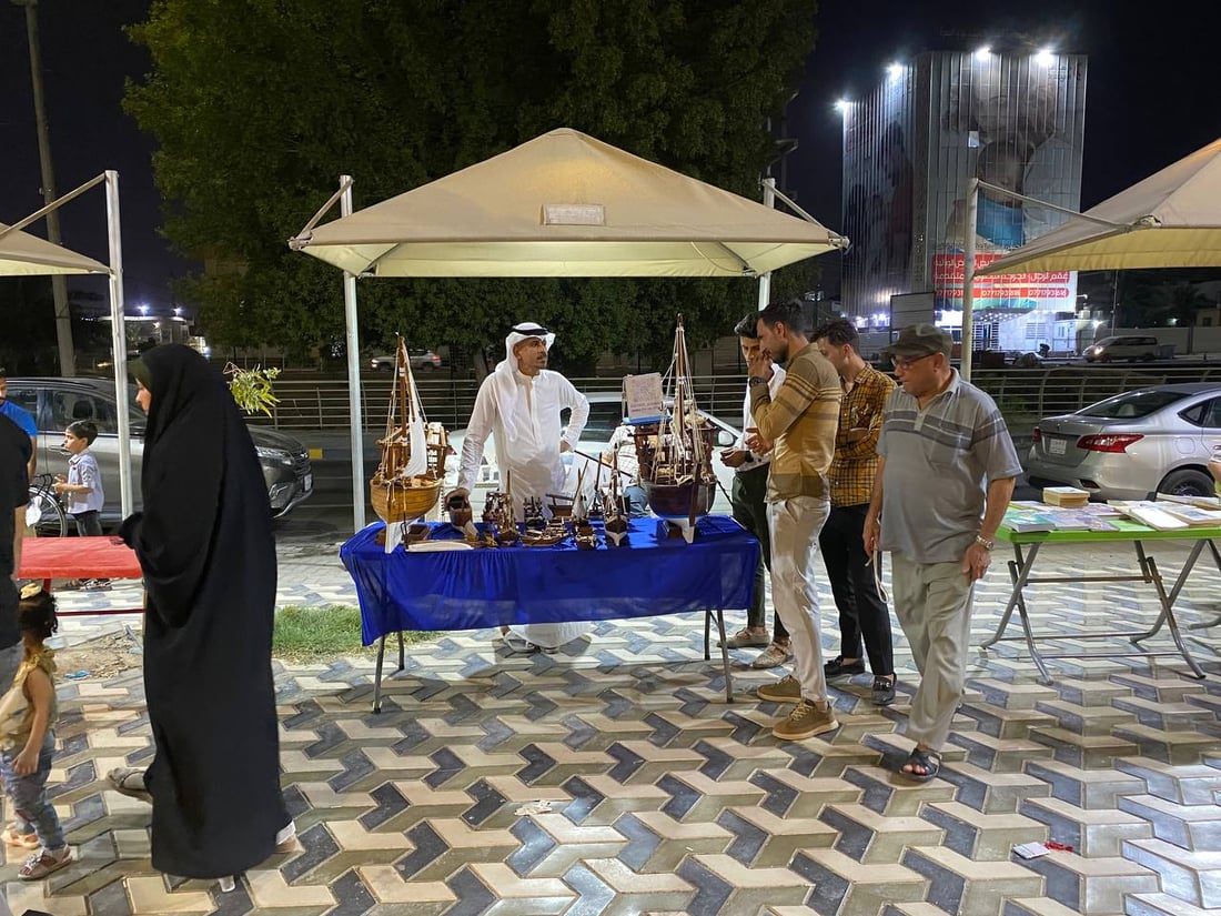 صور من شارع الفراهيدي: البصريون يبحثون عن كتب التصوف ولا يقرؤون السياسة ...