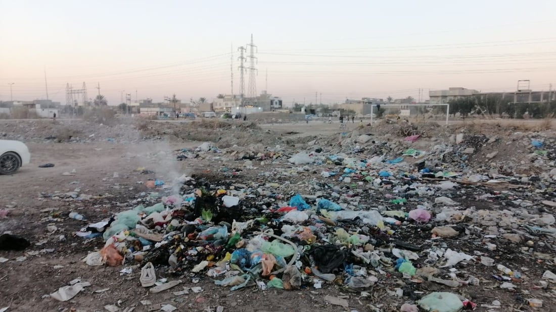 Residents west of Hilla decry garbage pileup, blame municipality’s inefficiency