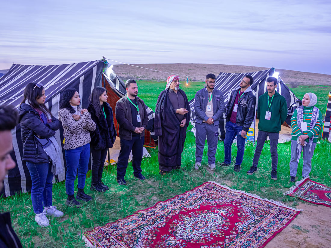 Volunteers organize eco-friendly camp in Samawah desert