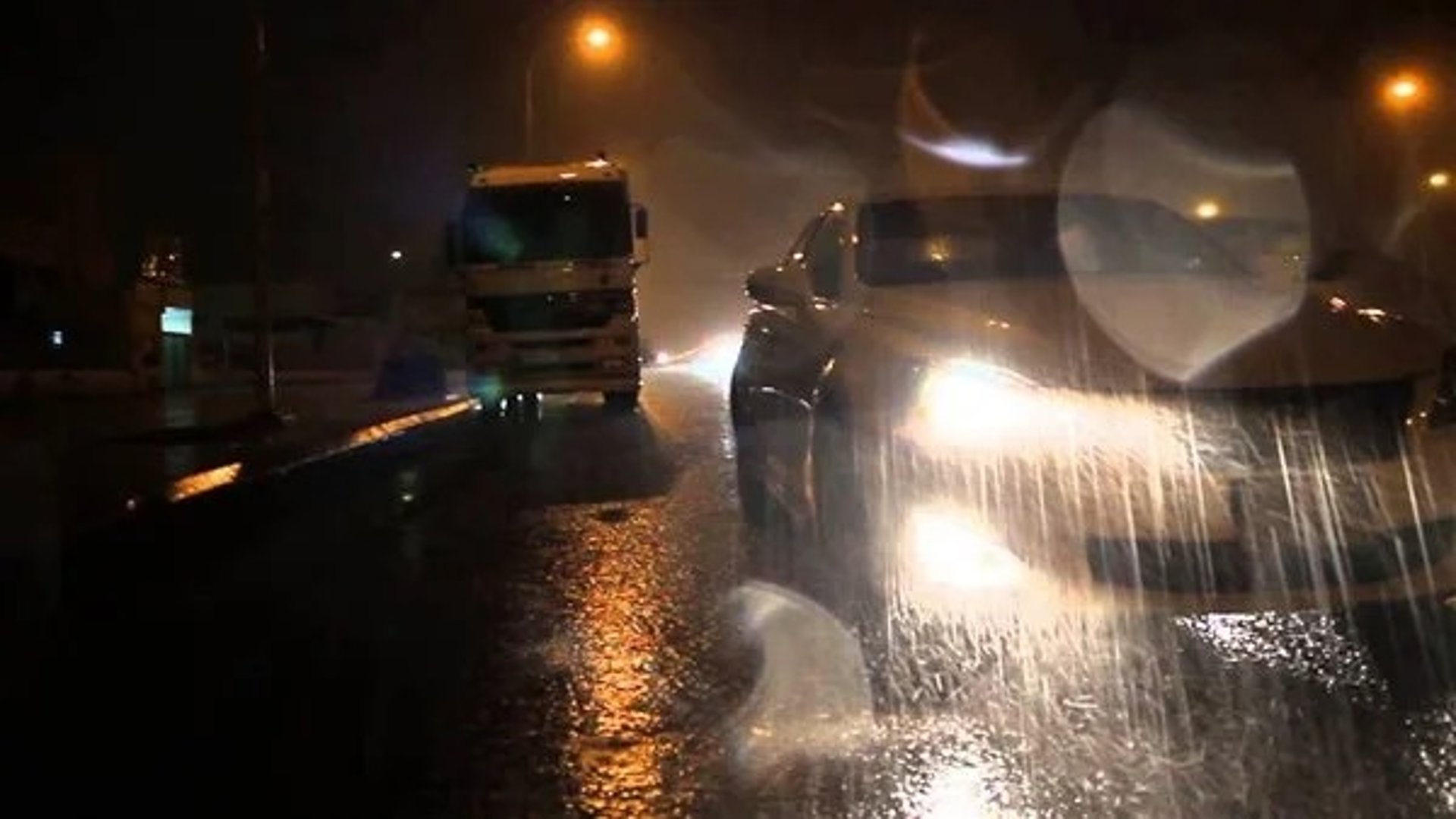 بسبب الأمطار الغزيرة.. تعطيل الدوام الرسمي في 3 محافظات غداً الأحد