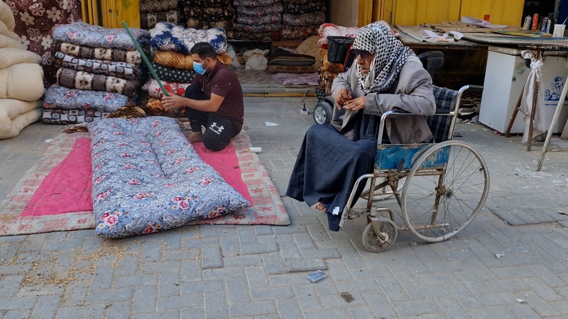 ذاكرة القطن في السماوة عند حجي حميد وسط شارع باتا.. يحنّ إلى منتوج الحويجة (فيديو)