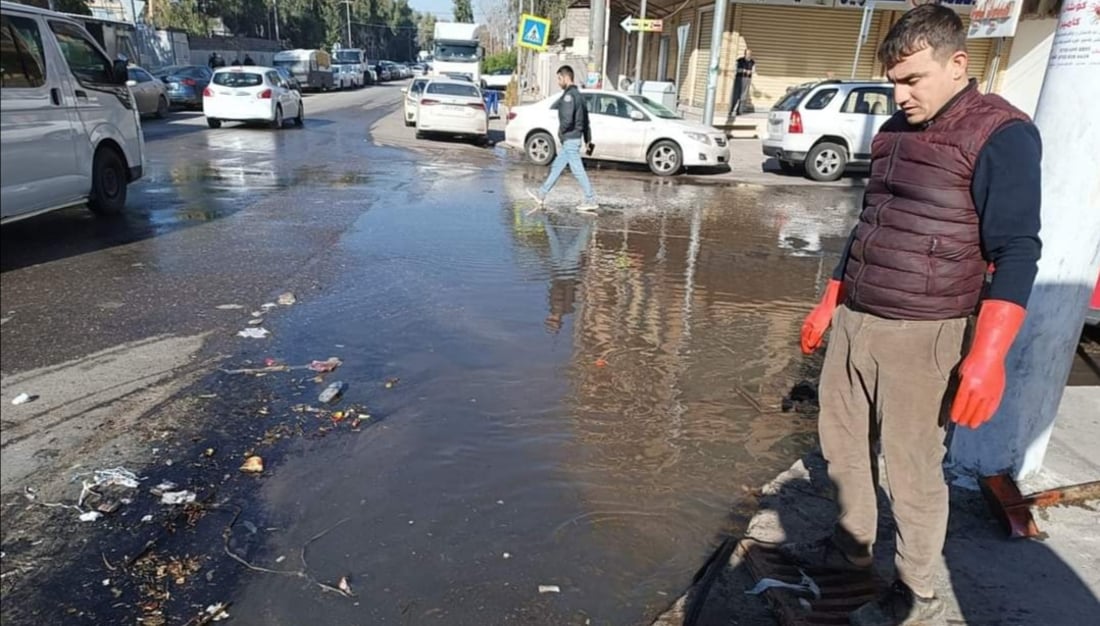 Erbil teams tackle clogged sewers along Iskan Street