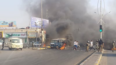 مصادمات بين متظاهرين وقوات مكافحة الشغب في تقاطع البهو بالناصرية  (صور)