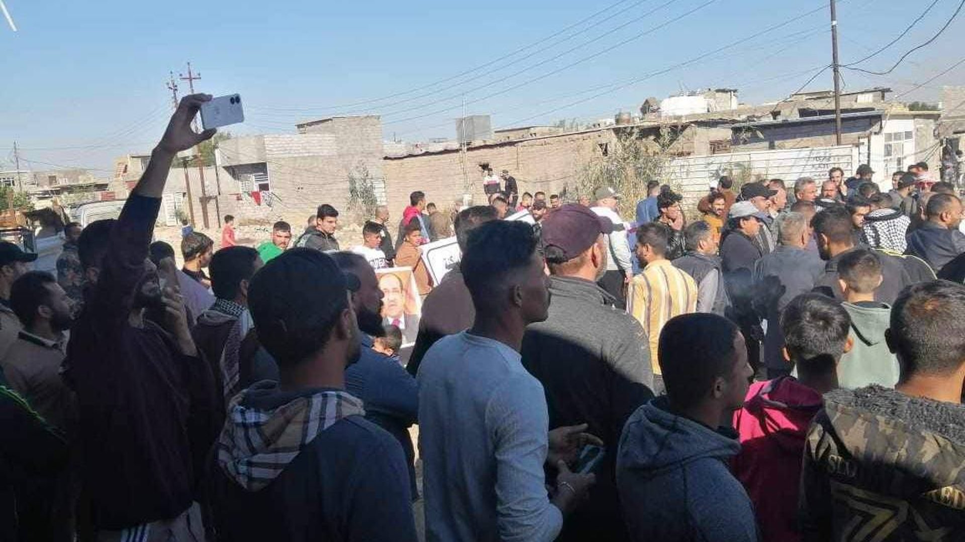 تظاهرة ترفع صور المالكي جنوبي بغداد: وصلنا إنذار أخير بهدم ألف دار