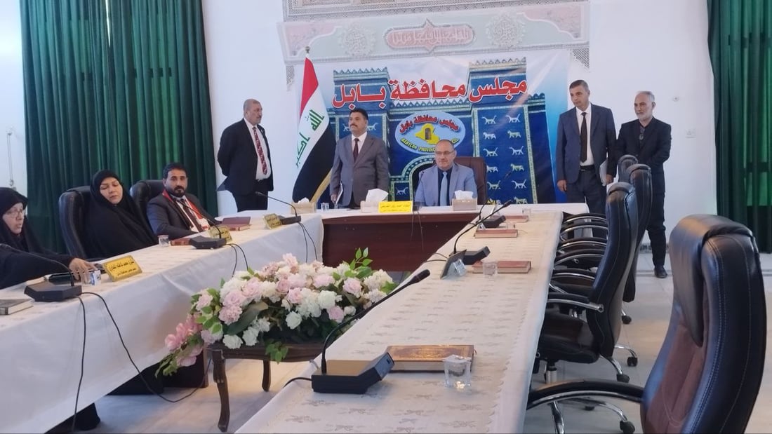 رئيس السن يرجئ جلسة محافظة بابل إلى 8 مساء.. تصريحات نارية موجهة للإطار (فيديو)