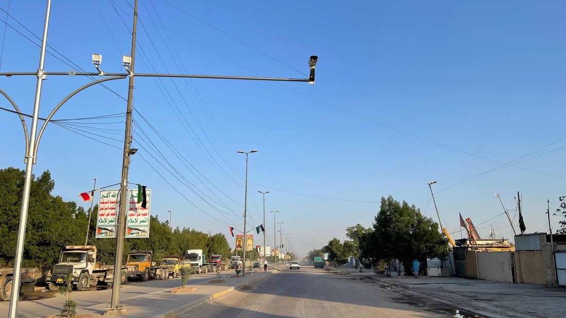 بعد حادثة الحرق الغامضة.. إعادة نصب كاميرات شارع فلسطين مع مرابطة للحماية (صور)