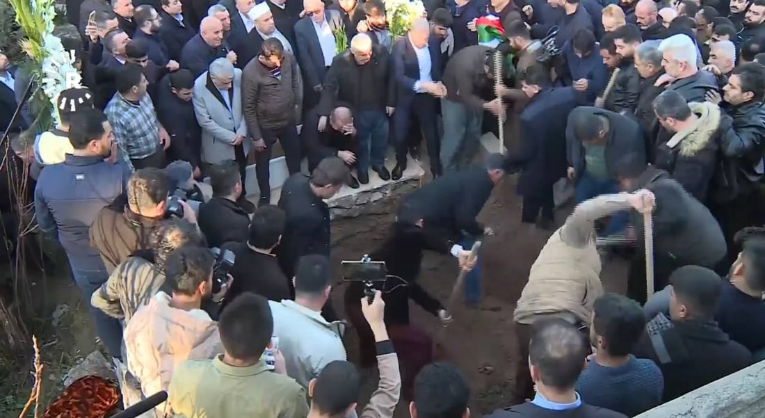 صور: بارزاني يحضر مراسيم تشييع ضحايا القصف الإيراني على أربيل