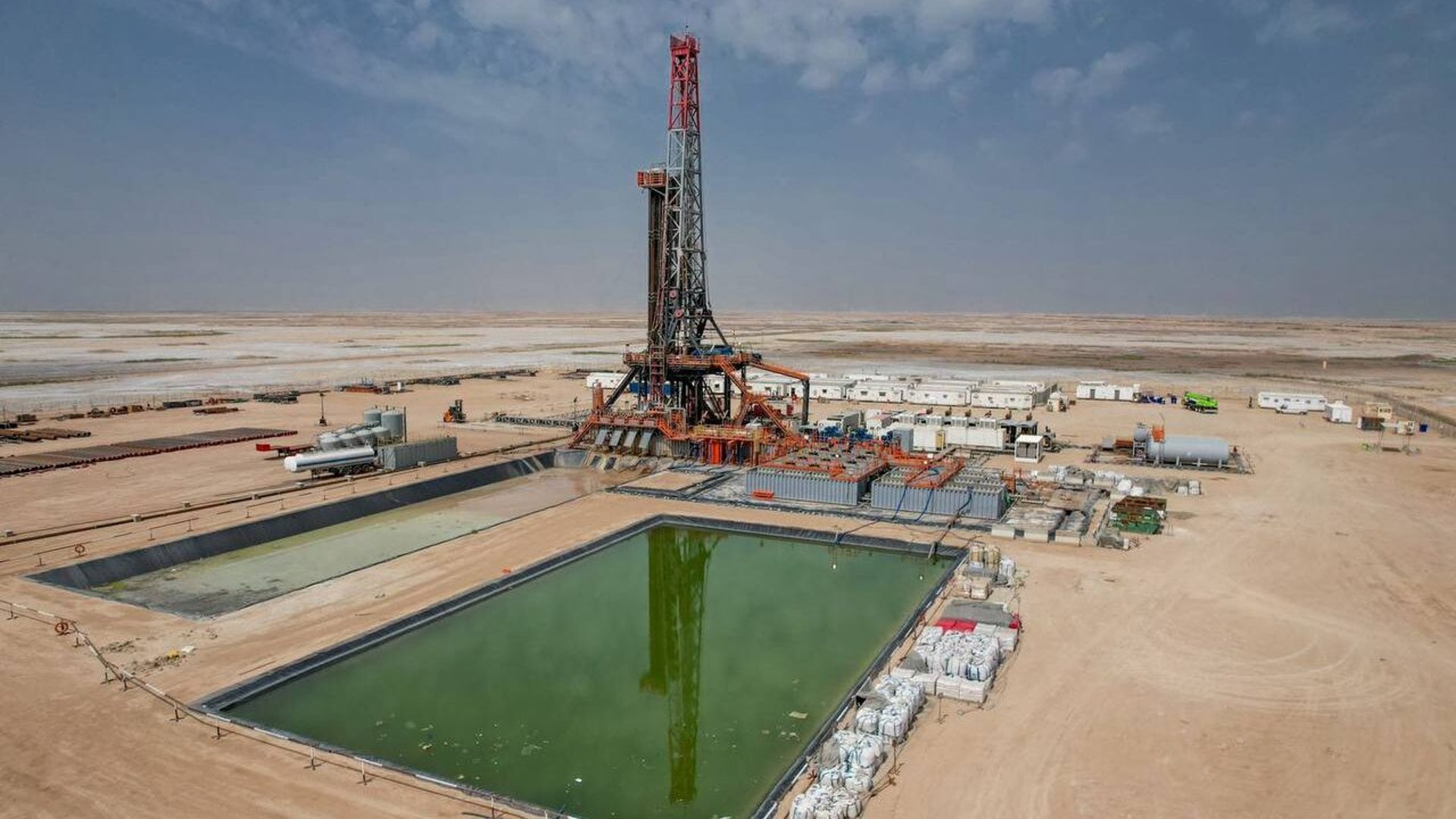 تدشين أكبر جهاز حفر في العراق بحقل مجنون النفطي