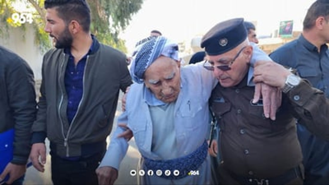 Centenarian casts vote at polling station in Kirkuk