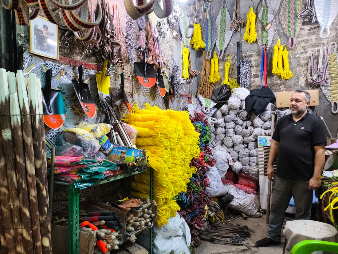 صور من عالم الحبال في سوق الحلة الكبير.. هذا ما يقوله آخر التجار عن الحبل العراقي