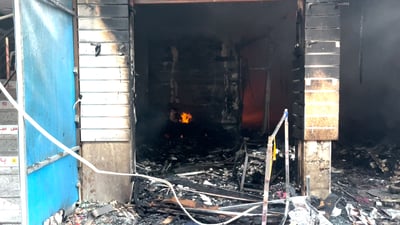 مراسل 964 في سوق “چەلي” المحترق: ملابس النساء ألهبت النيران وفرق الدفاع تكافح