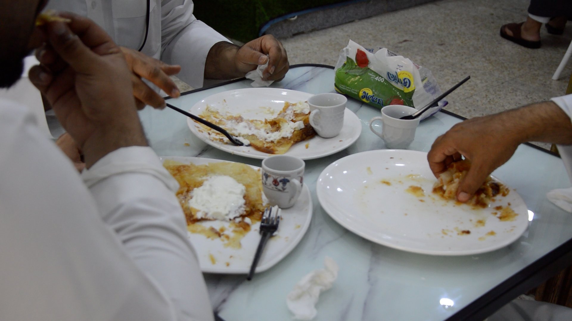 شاهد: ازدحام على الگاهي والگيمر في تكريت.. أكلة العيد المفضلة